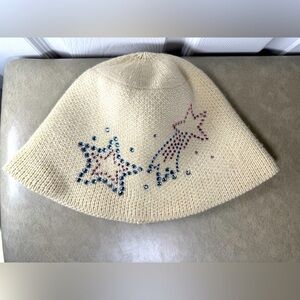 NWOT Urban Outfitters Gabbi Rhinestone Knit Bucket Hat Cream Y2K Shooting Stars
